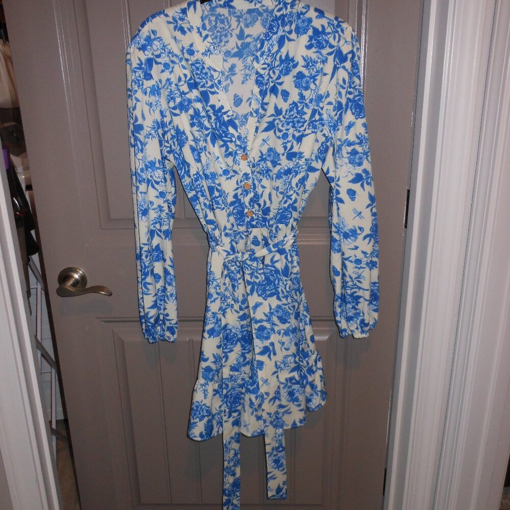 NWOT Women's CUPSHE Blue/White Floral Dress w/Tie Belt XL. Banded Collar, Knee L